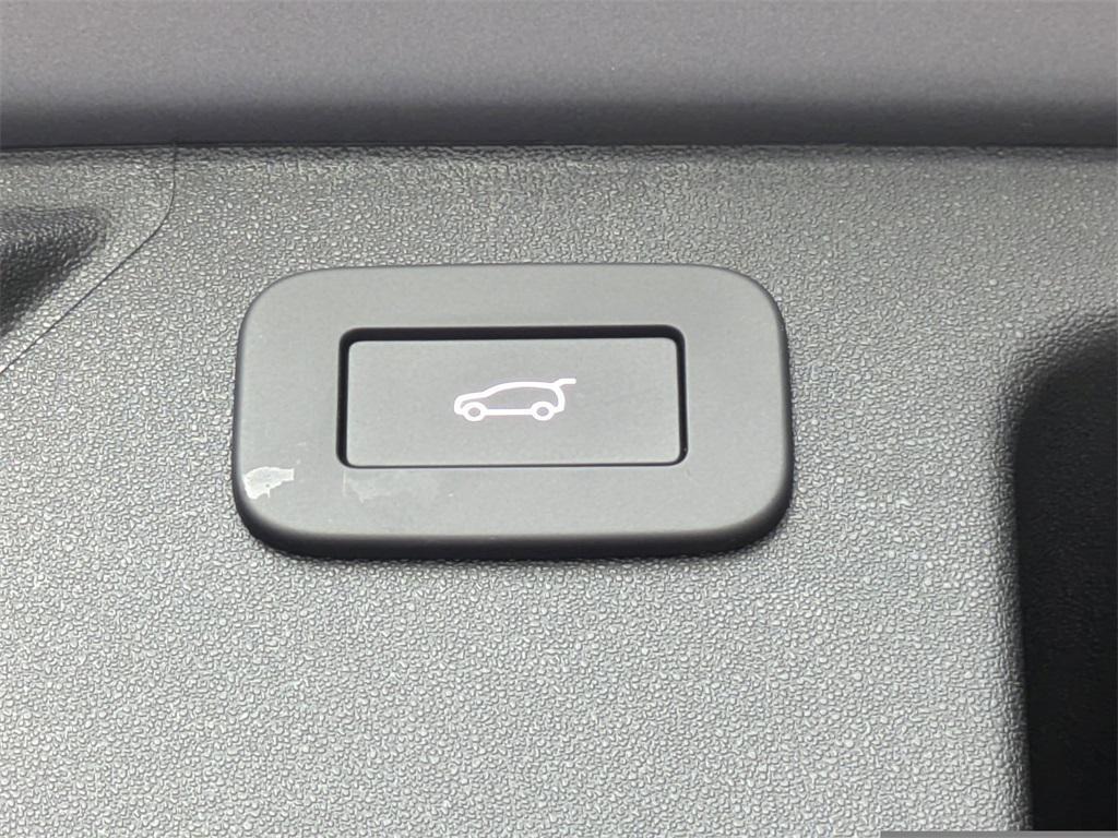 new 2025 Land Rover Discovery Sport car, priced at $58,058