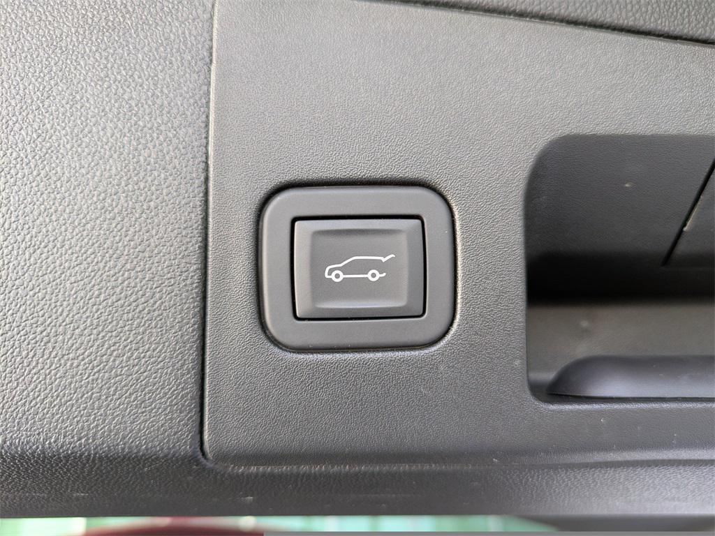 used 2025 Cadillac XT5 car, priced at $40,777