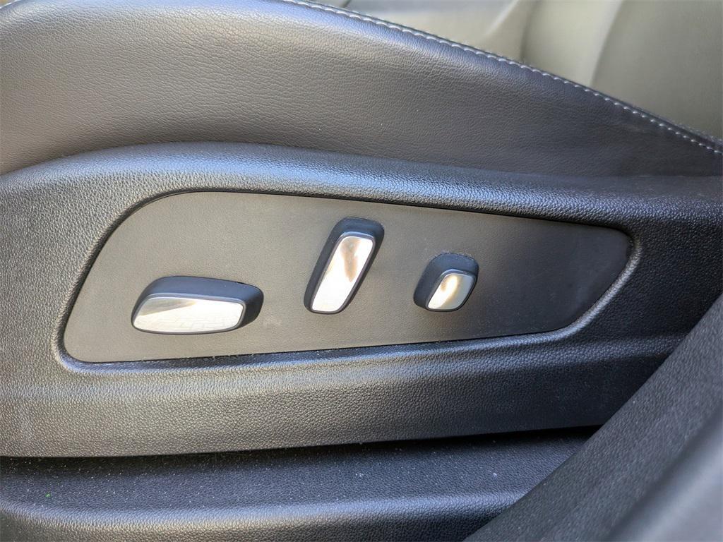 used 2025 Cadillac XT5 car, priced at $40,777