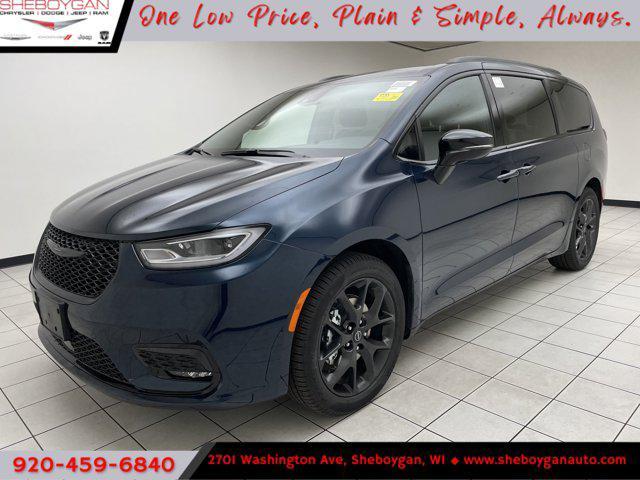 new 2025 Chrysler Pacifica car, priced at $51,037