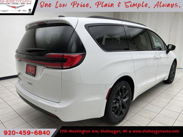 new 2024 Chrysler Pacifica car, priced at $44,427