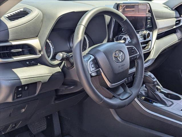 used 2023 Toyota Highlander car, priced at $34,492
