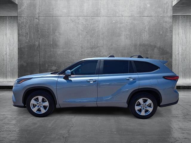 used 2023 Toyota Highlander car, priced at $34,492