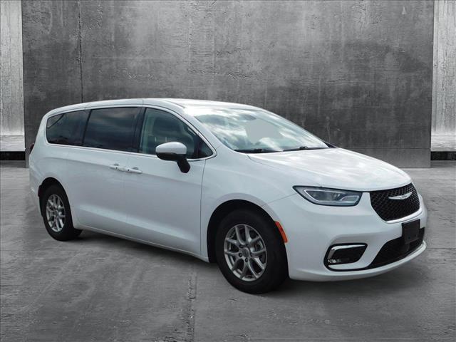 used 2023 Chrysler Pacifica car, priced at $23,762