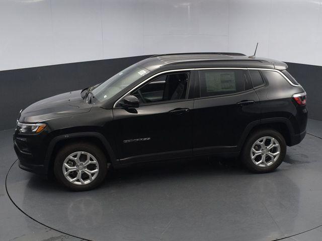 new 2024 Jeep Compass car, priced at $30,000