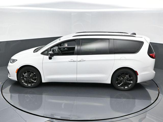 new 2024 Chrysler Pacifica car, priced at $44,500