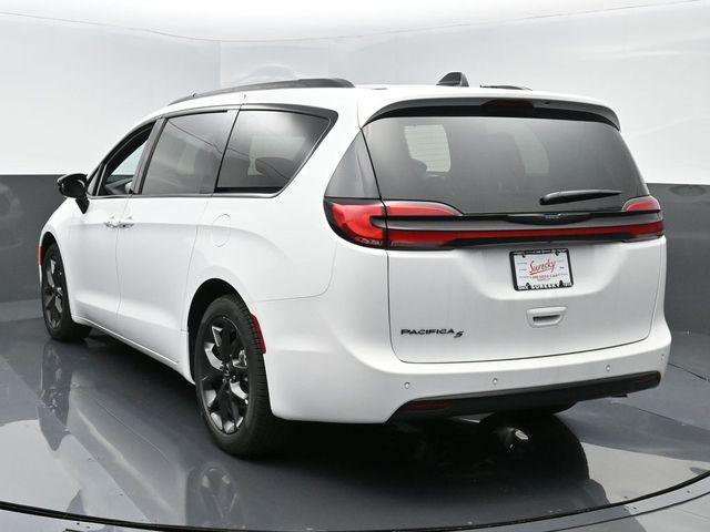 new 2024 Chrysler Pacifica car, priced at $44,500