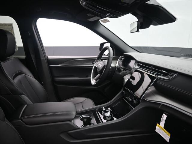 new 2025 Jeep Grand Cherokee car, priced at $45,876