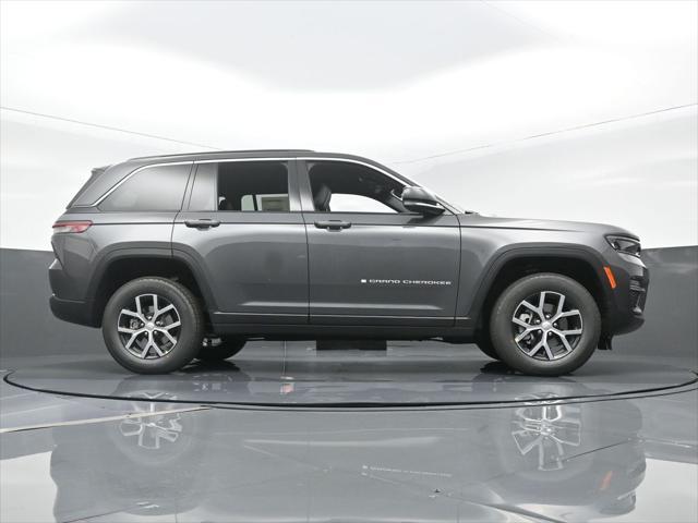 new 2025 Jeep Grand Cherokee car, priced at $44,876