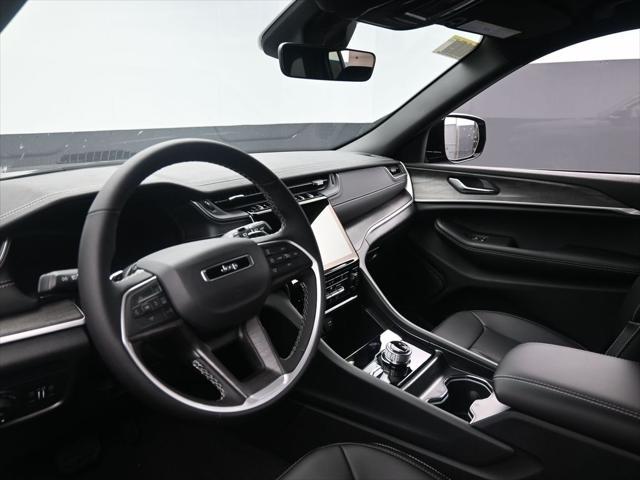 new 2025 Jeep Grand Cherokee car, priced at $44,876