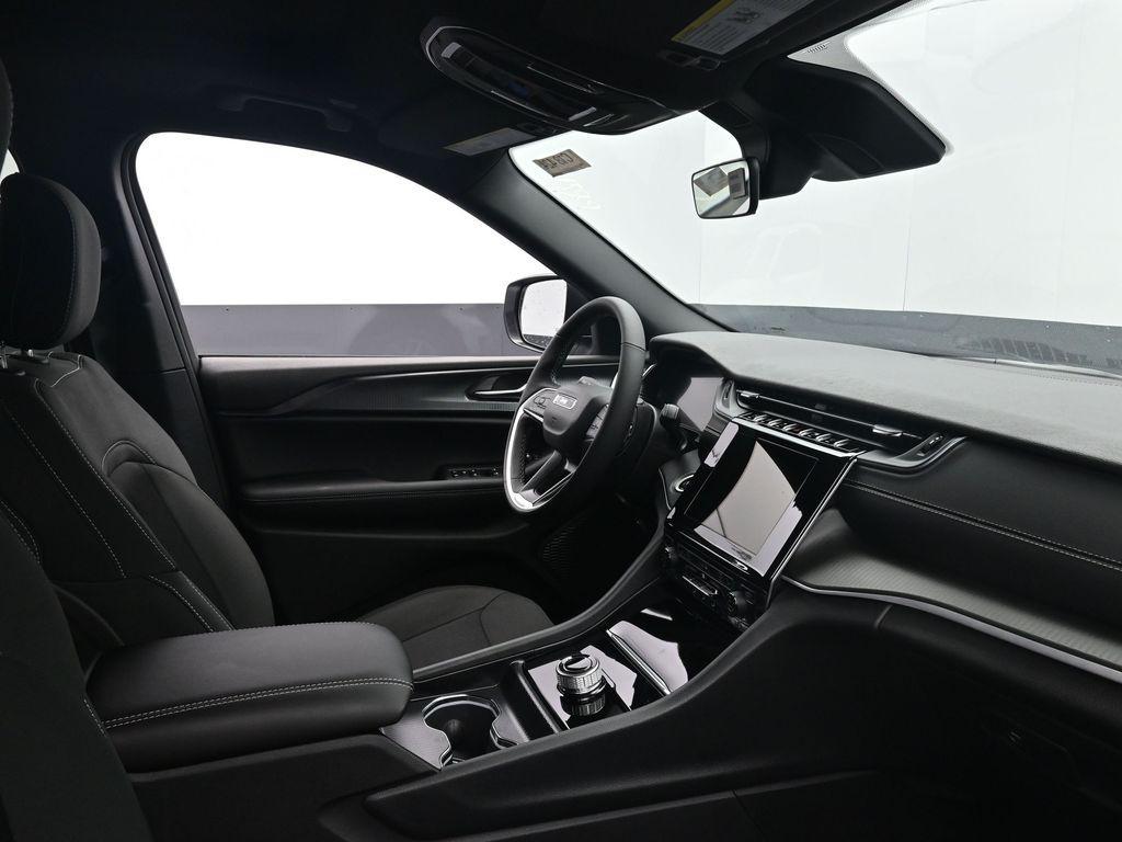 new 2025 Jeep Grand Cherokee L car, priced at $42,825