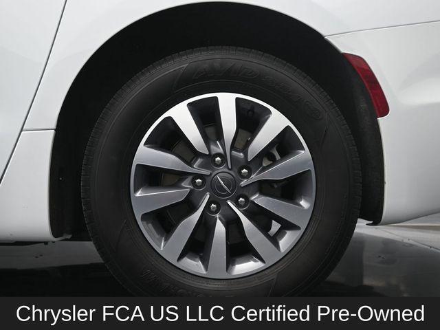 used 2023 Chrysler Pacifica Hybrid car, priced at $37,556