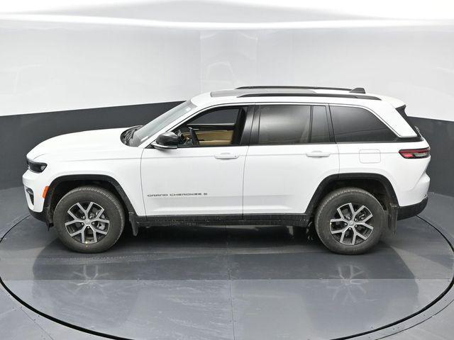 new 2025 Jeep Grand Cherokee car, priced at $49,640