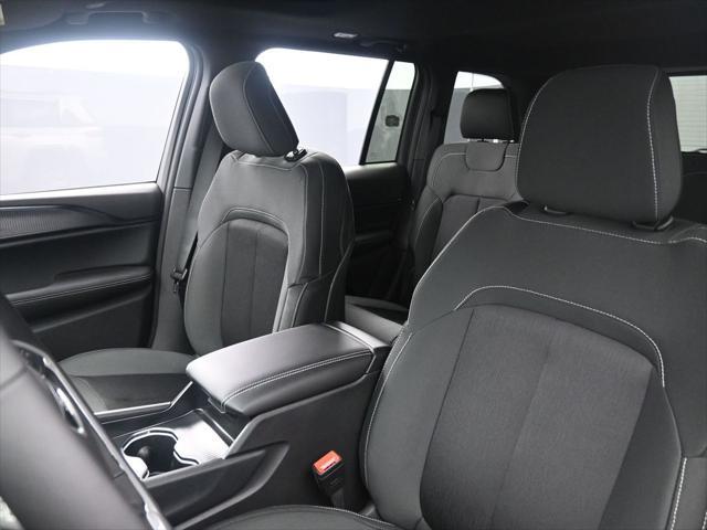 new 2025 Jeep Grand Cherokee car, priced at $45,165