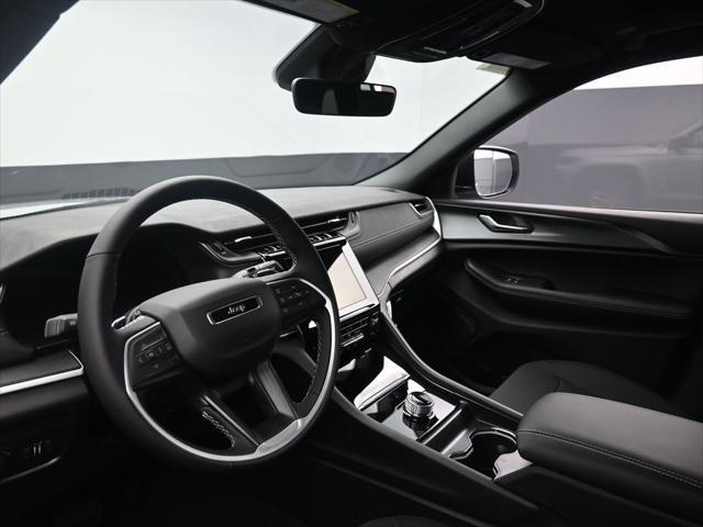new 2025 Jeep Grand Cherokee car, priced at $45,165