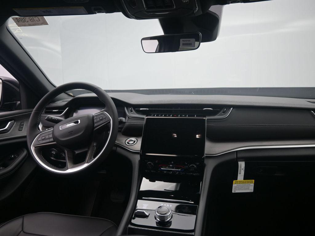 new 2025 Jeep Grand Cherokee car, priced at $46,935