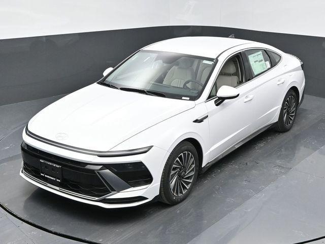 new 2025 Hyundai Sonata Hybrid car, priced at $33,180