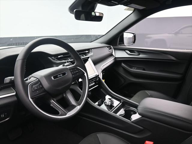 new 2025 Jeep Grand Cherokee car, priced at $42,540