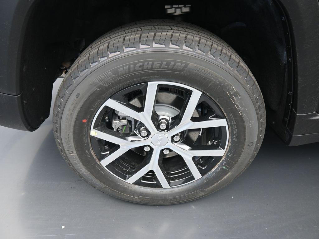 new 2025 Jeep Grand Cherokee car, priced at $41,745