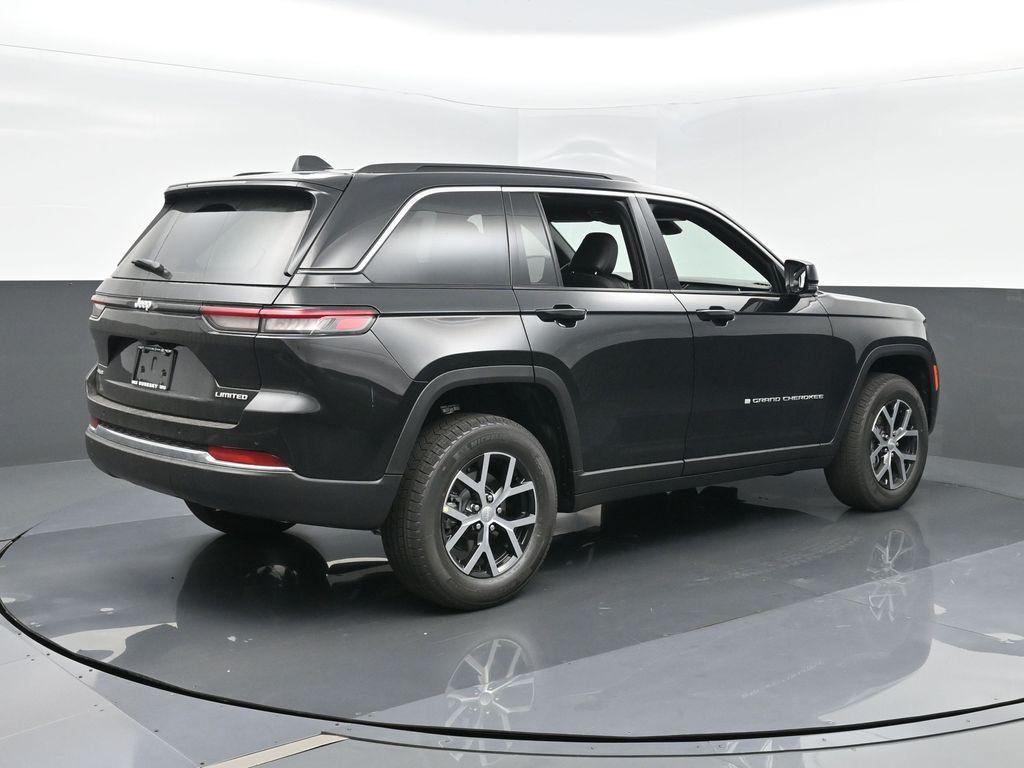 new 2025 Jeep Grand Cherokee car, priced at $41,745