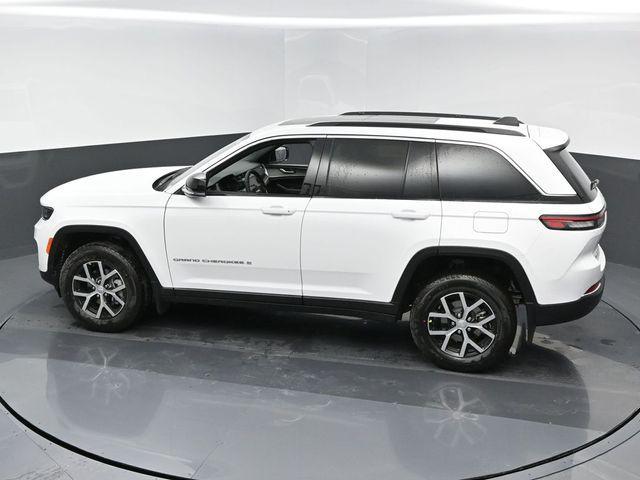 new 2025 Jeep Grand Cherokee car, priced at $49,640