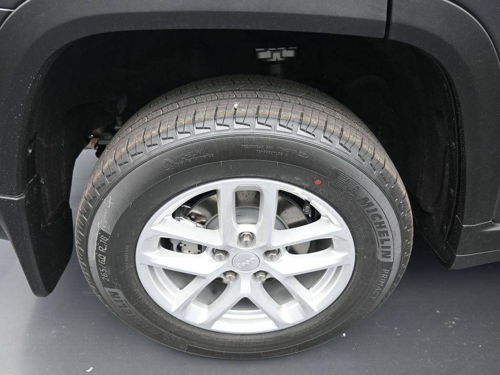 new 2025 Jeep Grand Cherokee car, priced at $42,345