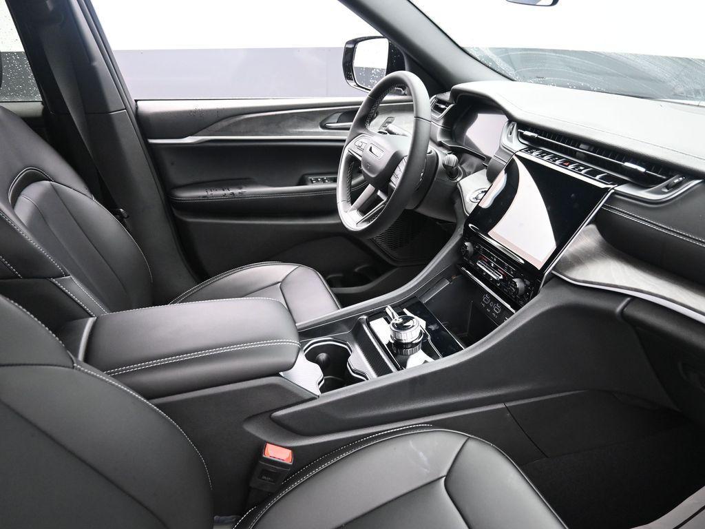 new 2025 Jeep Grand Cherokee car, priced at $44,260
