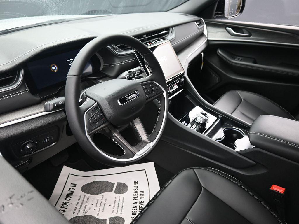 new 2025 Jeep Grand Cherokee car, priced at $44,260