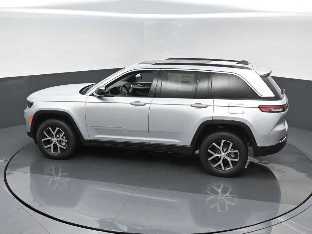 new 2025 Jeep Grand Cherokee car, priced at $44,260