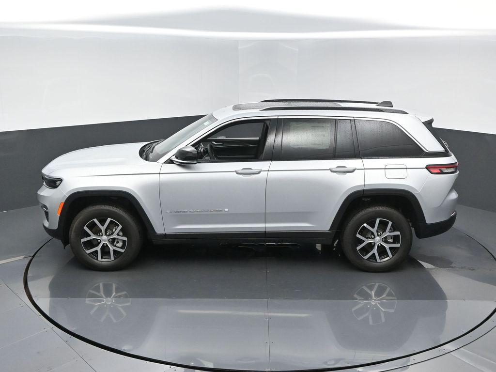 new 2025 Jeep Grand Cherokee car, priced at $44,260