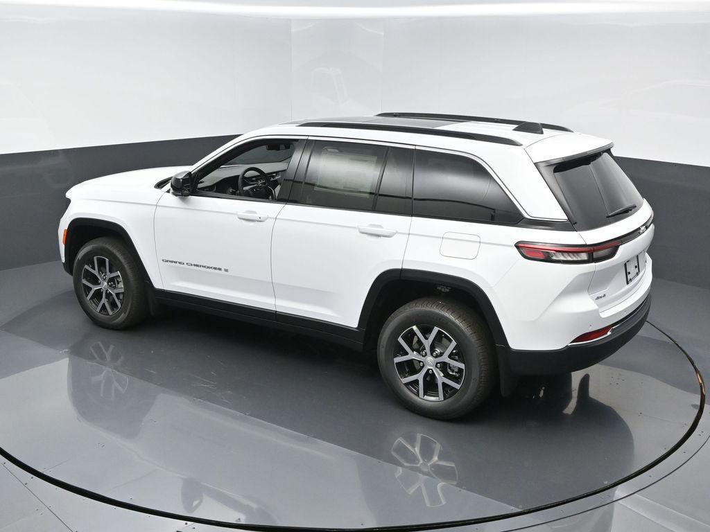 new 2025 Jeep Grand Cherokee car, priced at $49,015