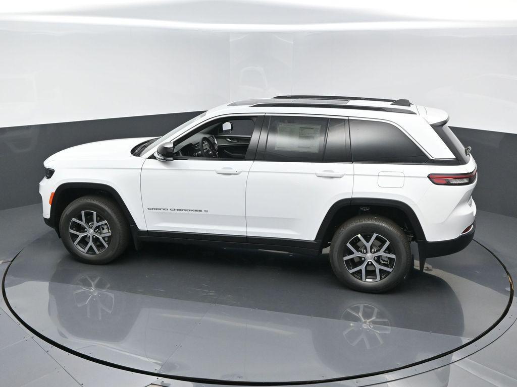 new 2025 Jeep Grand Cherokee car, priced at $49,015