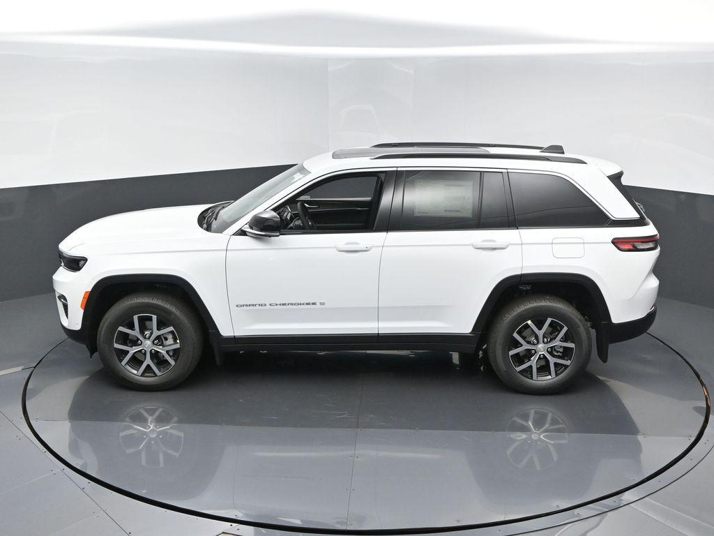 new 2025 Jeep Grand Cherokee car, priced at $49,015
