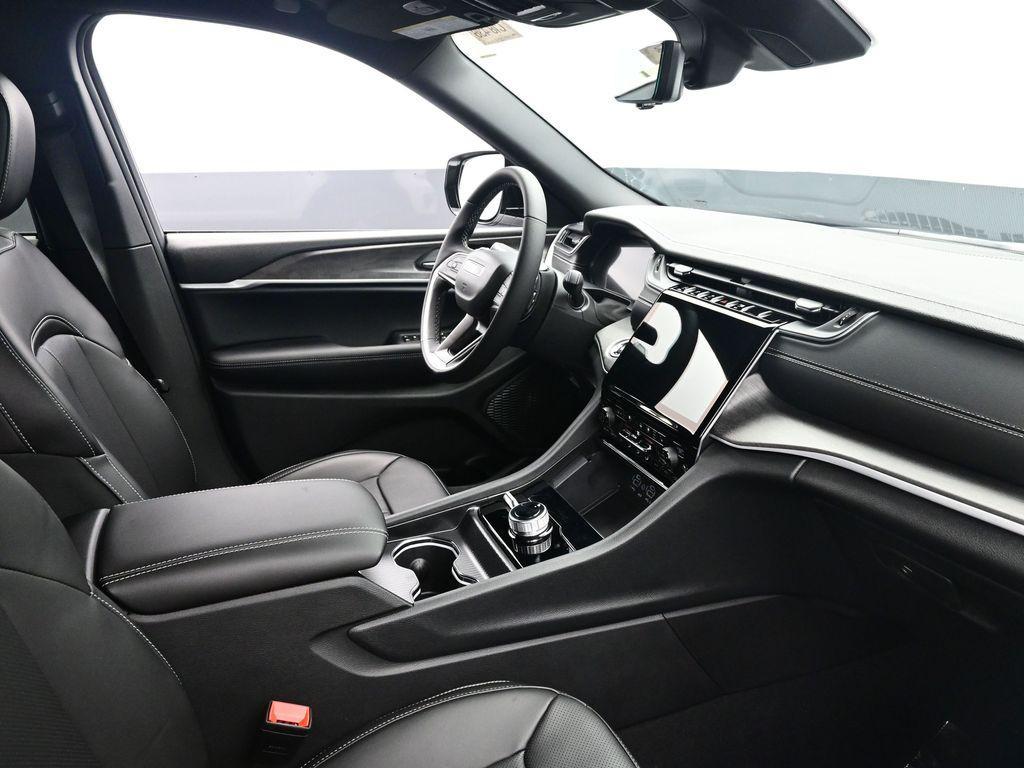 new 2025 Jeep Grand Cherokee car, priced at $49,015