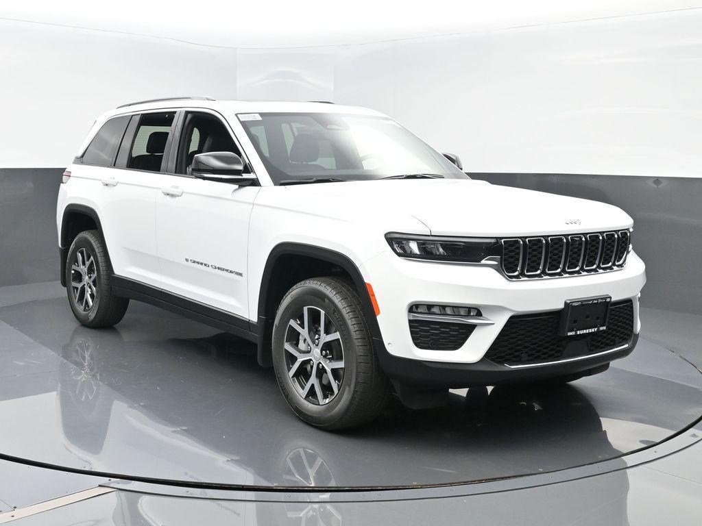 new 2025 Jeep Grand Cherokee car, priced at $49,015