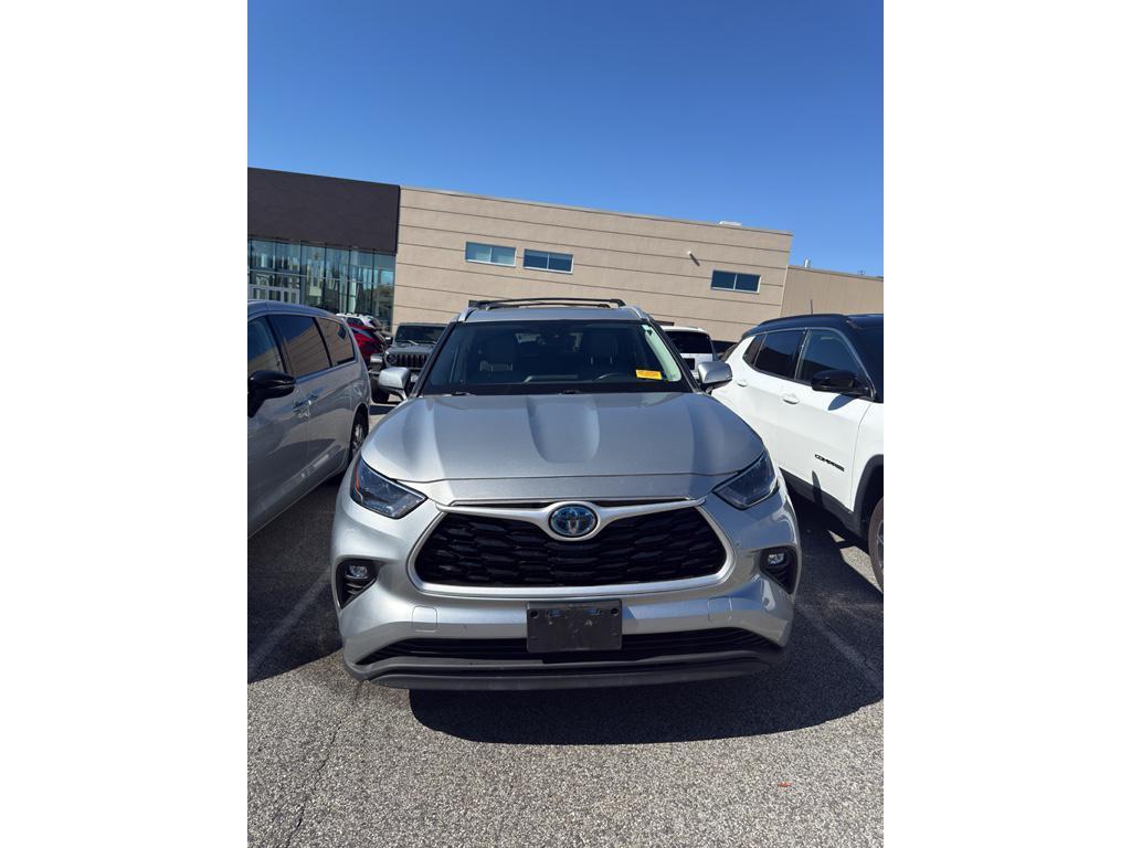used 2022 Toyota Highlander Hybrid car, priced at $36,995