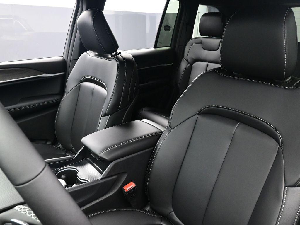 new 2025 Jeep Grand Cherokee car, priced at $46,935