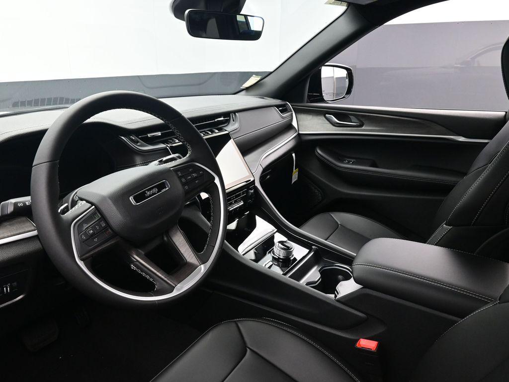 new 2025 Jeep Grand Cherokee car, priced at $46,935