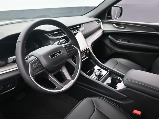 new 2025 Jeep Grand Cherokee car, priced at $43,881