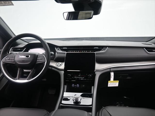 new 2025 Jeep Grand Cherokee car, priced at $43,881