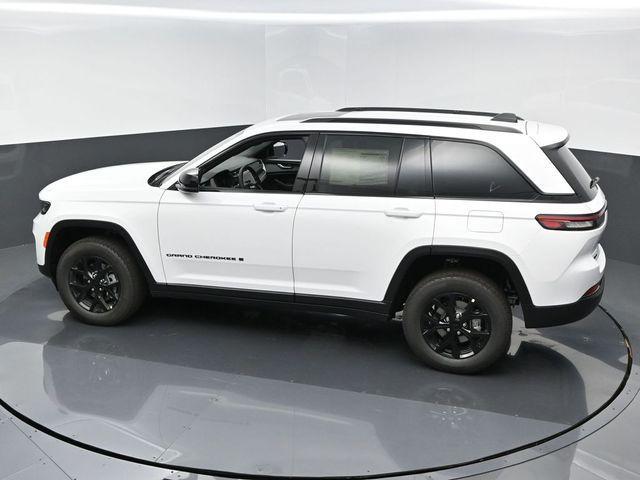 new 2024 Jeep Grand Cherokee car, priced at $46,000