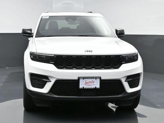 new 2024 Jeep Grand Cherokee car, priced at $46,000