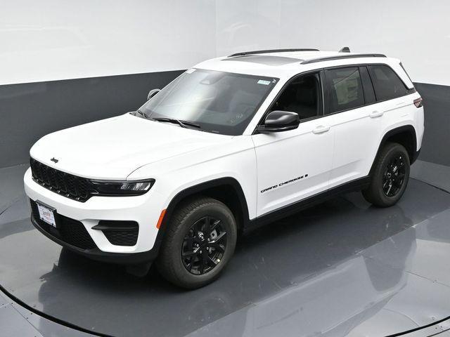 new 2024 Jeep Grand Cherokee car, priced at $46,000