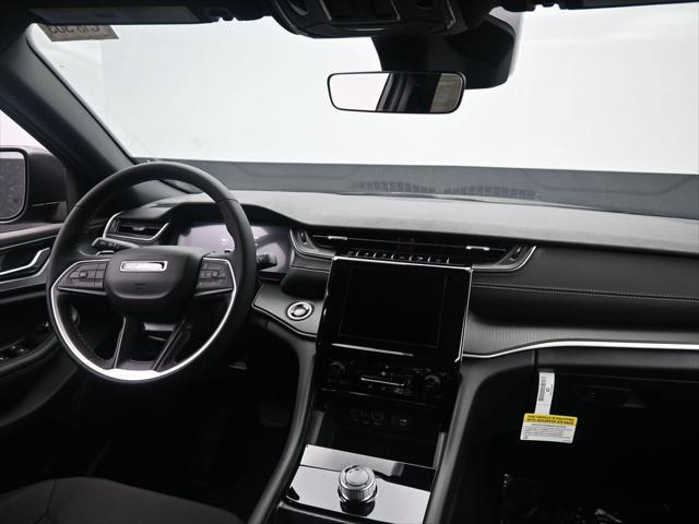 new 2025 Jeep Grand Cherokee car, priced at $42,767