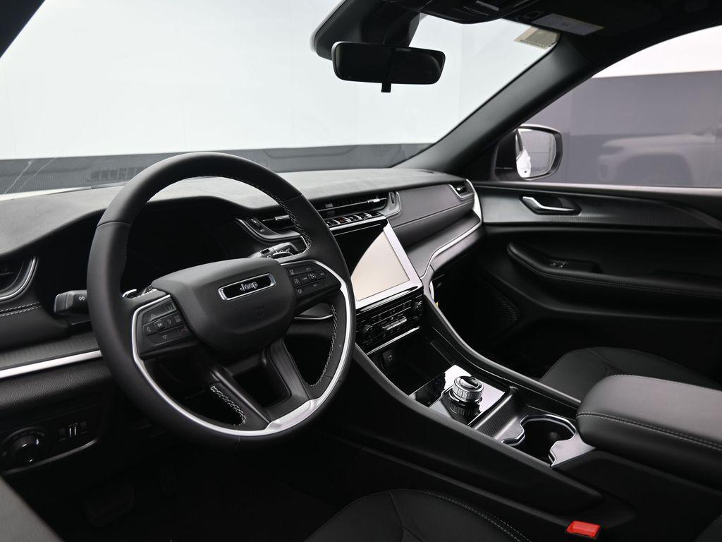 new 2025 Jeep Grand Cherokee car, priced at $41,750
