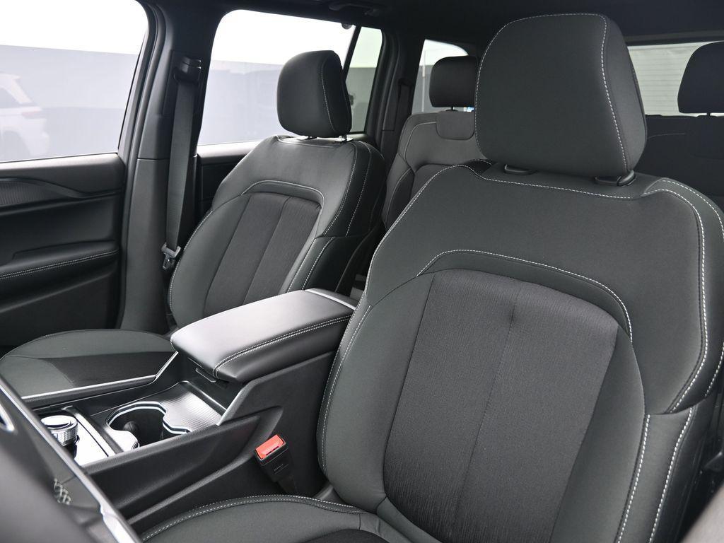 new 2025 Jeep Grand Cherokee car, priced at $41,750