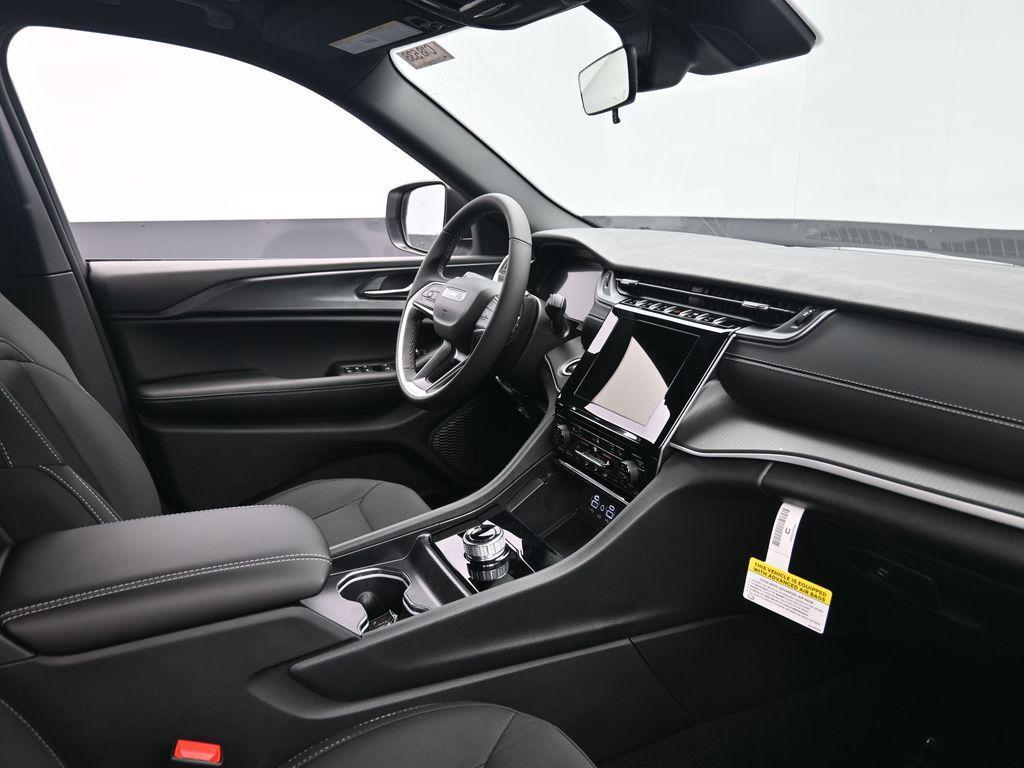 new 2025 Jeep Grand Cherokee car, priced at $41,750