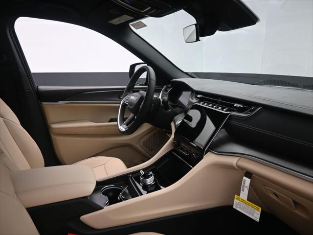 new 2025 Jeep Grand Cherokee car, priced at $47,606