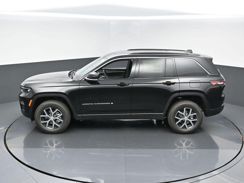 new 2025 Jeep Grand Cherokee car, priced at $47,760