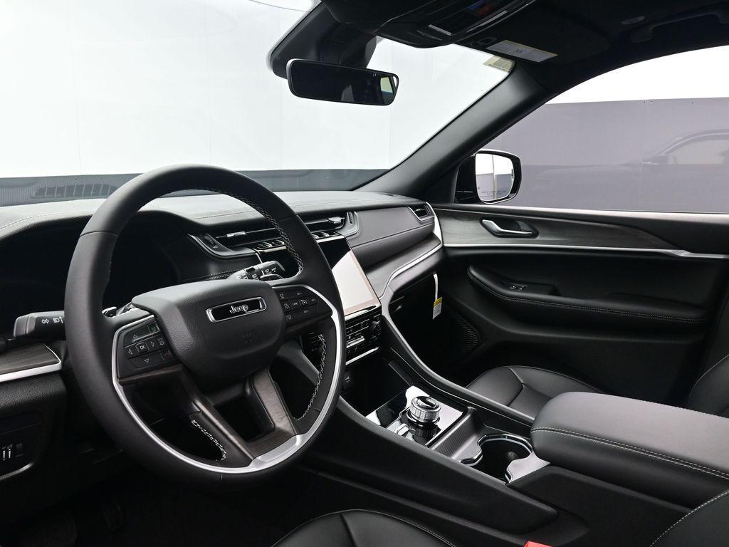 new 2025 Jeep Grand Cherokee car, priced at $47,760